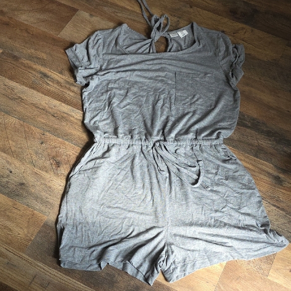 Artisan Ny Charcoal Short Sleeve Romper Size Med. - Picture 1 of 2